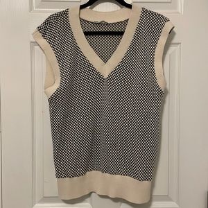 Black & White Women’s Sweatervest (ZARA)